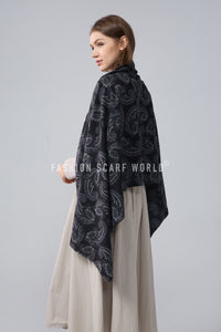 Intricate Paisley Print Wool Frayed Scarf