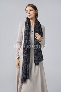 Intricate Paisley Print Wool Frayed Scarf